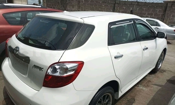 Comprar Usado Toyota Matrix Branco Carro em Benguela em Benguela Comprar Usado Toyota Matrix Branco Carro em Benguela em Benguela