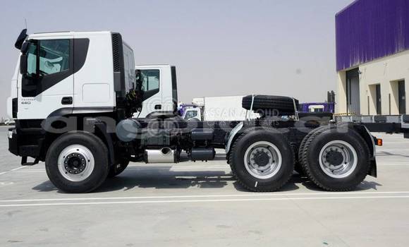 Acheter Neuf Utilitaire Iveco Trakker Blanc à Import - Dubai, Province de Bengo Acheter Neuf Utilitaire Iveco Trakker Blanc à Import - Dubai, Province de Bengo