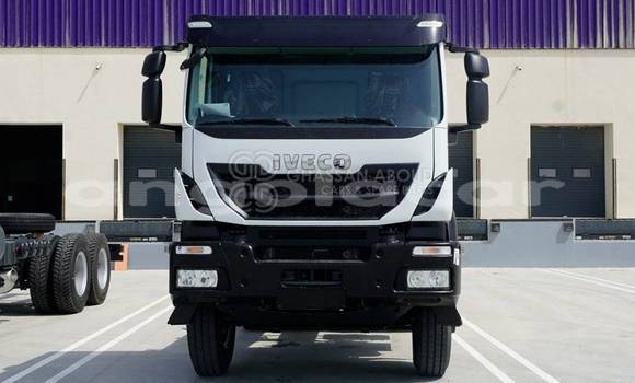 Acheter Neuf Utilitaire Iveco Trakker Blanc à Import - Dubai, Province de Bengo Acheter Neuf Utilitaire Iveco Trakker Blanc à Import - Dubai, Province de Bengo