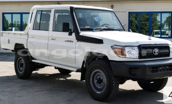 Buy Used Toyota Pickup White Car in Luanda in Luanda Province Buy Used Toyota Pickup White Car in Luanda in Luanda Province
