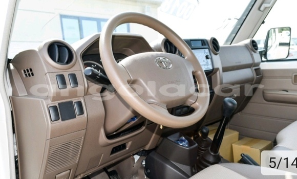 Acheter Occasion Voiture Toyota Pickup Blanc à Luanda, Province de Luanda Acheter Occasion Voiture Toyota Pickup Blanc à Luanda, Province de Luanda