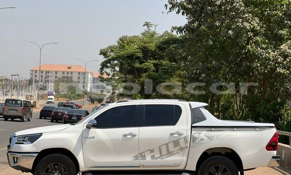 Acheter Occasion Voiture Toyota Hiluxe Revo Blanc à Luanda, Province de Luanda Acheter Occasion Voiture Toyota Hiluxe Revo Blanc à Luanda, Province de Luanda