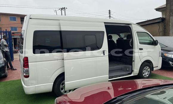 Buy Used Toyota Hiace White Car in Luanda in Luanda Province Buy Used Toyota Hiace White Car in Luanda in Luanda Province