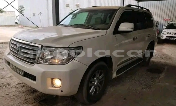 Acheter Occasion Voiture Toyota Land Cruiser Blanc à Luanda, Province de Luanda Acheter Occasion Voiture Toyota Land Cruiser Blanc à Luanda, Province de Luanda
