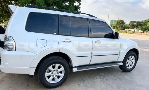 Acheter Occasion Voiture Mitsubishi Pajero Blanc à Luanda, Province de Luanda Acheter Occasion Voiture Mitsubishi Pajero Blanc à Luanda, Province de Luanda
