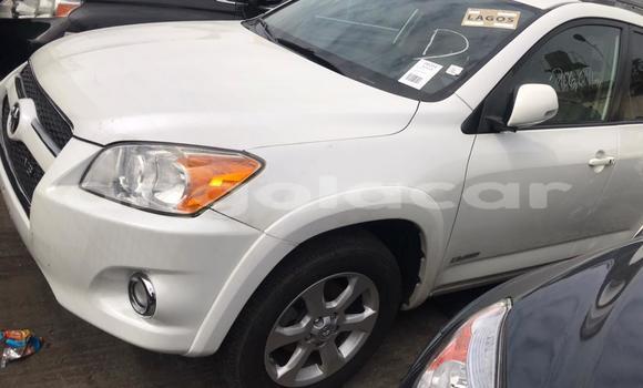 Acheter Occasion Voiture Toyota RAV4 Blanc à Luanda, Province de Luanda Acheter Occasion Voiture Toyota RAV4 Blanc à Luanda, Province de Luanda