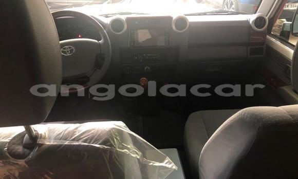 Comprar Usado Toyota Land Cruiser Branco Carro em Luena em Moxico Comprar Usado Toyota Land Cruiser Branco Carro em Luena em Moxico