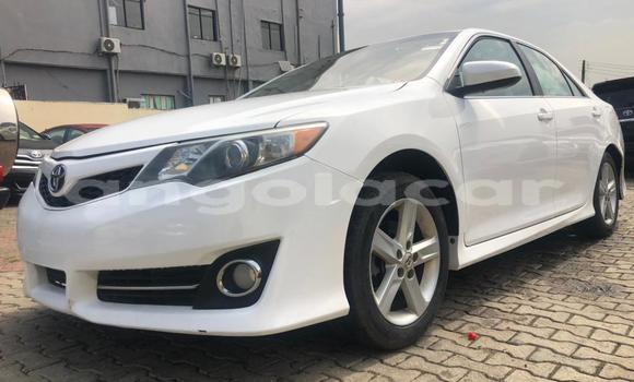 Comprar Usado Toyota Camry Branco Carro em Luena em Moxico Comprar Usado Toyota Camry Branco Carro em Luena em Moxico