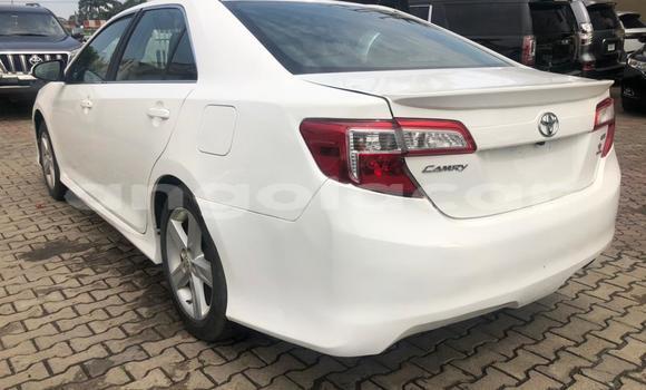 Comprar Usado Toyota Camry Branco Carro em Luena em Moxico Comprar Usado Toyota Camry Branco Carro em Luena em Moxico