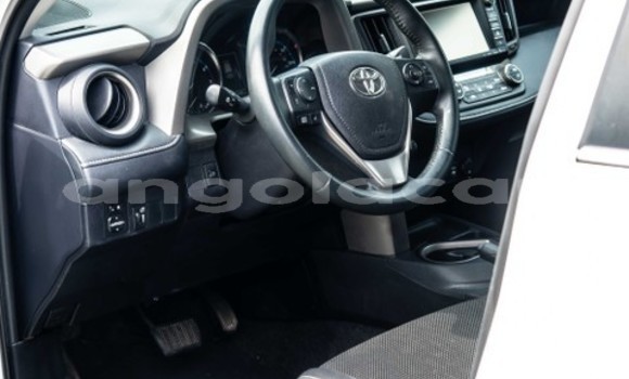 Acheter Occasion Voiture Toyota RAV4 Blanc à Luena, Moxico Acheter Occasion Voiture Toyota RAV4 Blanc à Luena, Moxico