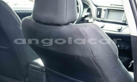 Acheter Occasion Voiture Toyota RAV4 Blanc à Luena, Moxico Acheter Occasion Voiture Toyota RAV4 Blanc à Luena, Moxico