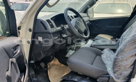 Buy Used Toyota Hiace White Car in Luena in Moxico Buy Used Toyota Hiace White Car in Luena in Moxico