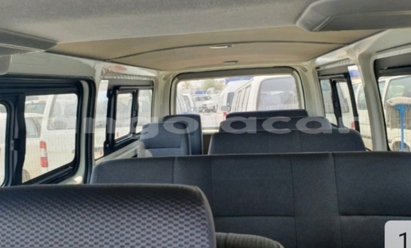 Buy Used Toyota Hiace White Car in Luena in Moxico Buy Used Toyota Hiace White Car in Luena in Moxico