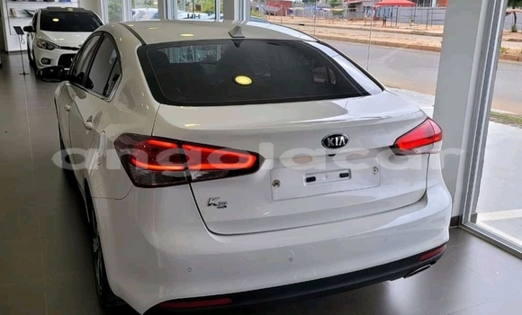 Comprar Usado Kia K3 Outro Carro em Luena em Moxico Comprar Usado Kia K3 Outro Carro em Luena em Moxico