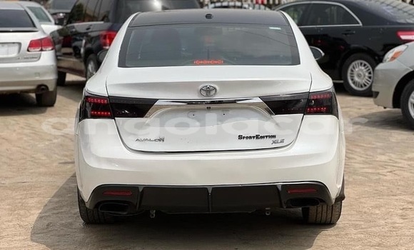 Comprar Usado Toyota Avalon Branco Carro em Luena em Moxico Comprar Usado Toyota Avalon Branco Carro em Luena em Moxico