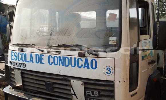 Comprar Usado Ashok Leyland PICK UP CARGO Branco Caminhão em Luanda em Luanda Province