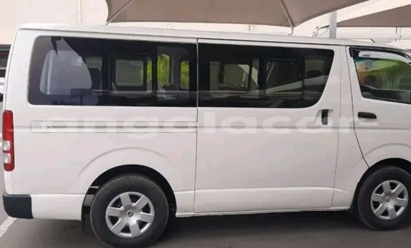 Buy Used Toyota Hiace White Car in Luanda in Luanda Province Buy Used Toyota Hiace White Car in Luanda in Luanda Province
