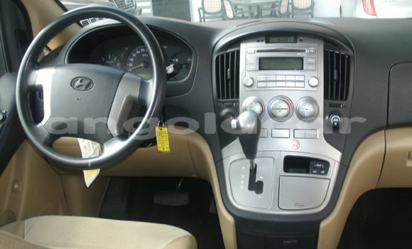 Acheter Occasion Voiture Hyundai H1 Blanc à Luena, Moxico Acheter Occasion Voiture Hyundai H1 Blanc à Luena, Moxico