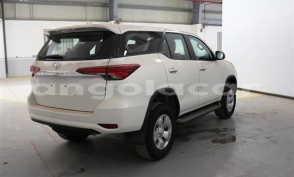 Buy Used Toyota Fortuner White Car in Luanda in Luanda Province Buy Used Toyota Fortuner White Car in Luanda in Luanda Province