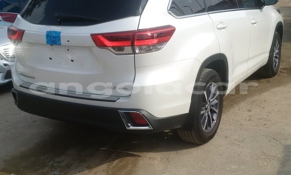 Buy Used Toyota Highlander White Car in Luanda in Luanda Province Buy Used Toyota Highlander White Car in Luanda in Luanda Province