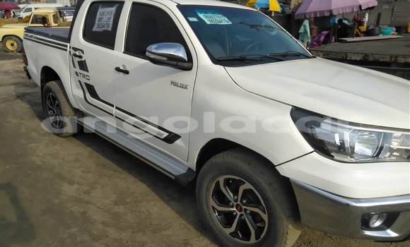 Comprar Usado Toyota Hilux Branco Carro em Luanda em Luanda Province