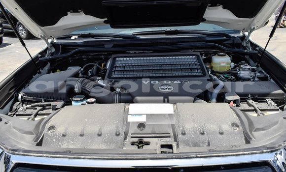 Comprar Novo Toyota Land Cruiser Branco Carro em Benguela em Benguela Comprar Novo Toyota Land Cruiser Branco Carro em Benguela em Benguela