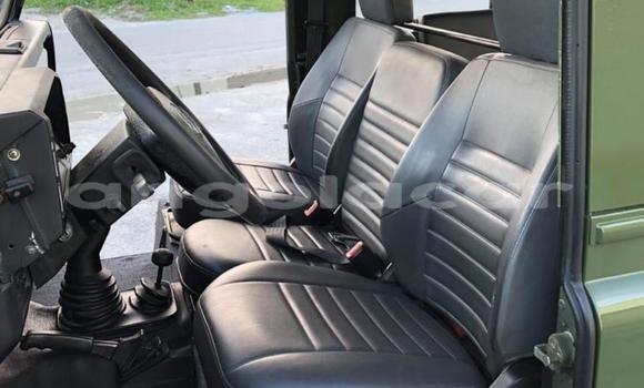 Buy Used Land Rover Defender Green Car in Luanda in Luanda Province Buy Used Land Rover Defender Green Car in Luanda in Luanda Province