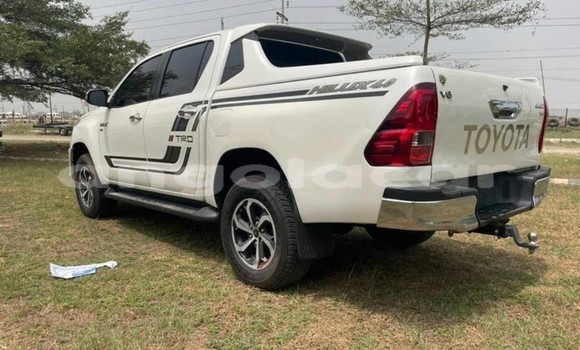 Comprar Usado Toyota Hilux Branco Carro em Luena em Moxico Comprar Usado Toyota Hilux Branco Carro em Luena em Moxico