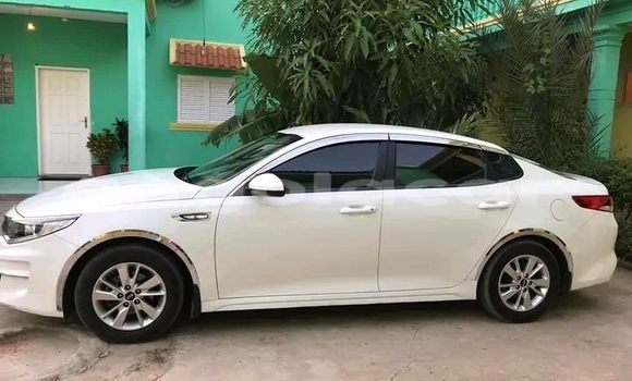 Comprar Usado Kia K5 Branco Carro em Luena em Moxico Comprar Usado Kia K5 Branco Carro em Luena em Moxico