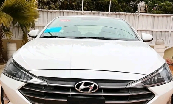 Comprar Usado Hyundai Elantra Branco Carro em Luanda em Luanda Province