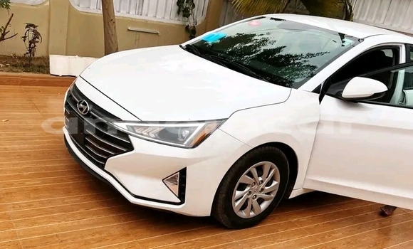 Buy Used Hyundai Elantra White Car in Luanda in Luanda Province Buy Used Hyundai Elantra White Car in Luanda in Luanda Province