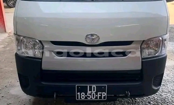 Comprar Usado Toyota Hiace Branco Carro em Luanda em Luanda Province