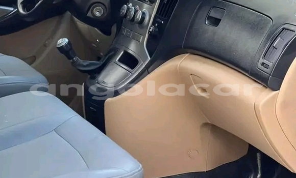 Comprar Usado Hyundai H1 Branco Carro em Luena em Moxico Comprar Usado Hyundai H1 Branco Carro em Luena em Moxico