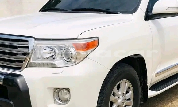 Buy Used Toyota Land Cruiser White Car in Luena in Moxico Buy Used Toyota Land Cruiser White Car in Luena in Moxico