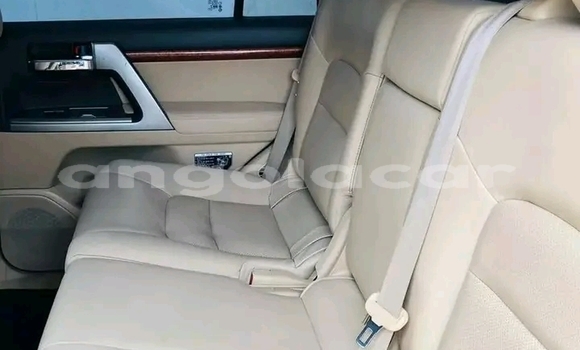 Buy Used Toyota Land Cruiser White Car in Luena in Moxico Buy Used Toyota Land Cruiser White Car in Luena in Moxico