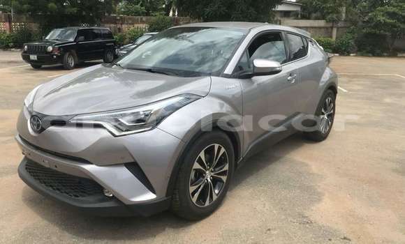 Acheter Occasion Voiture Toyota C-HR Gris à Luanda, Province de Luanda Acheter Occasion Voiture Toyota C-HR Gris à Luanda, Province de Luanda