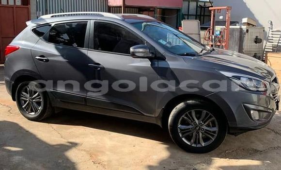 Comprar Usado Hyundai ix35 Preto Carro em Luena em Moxico