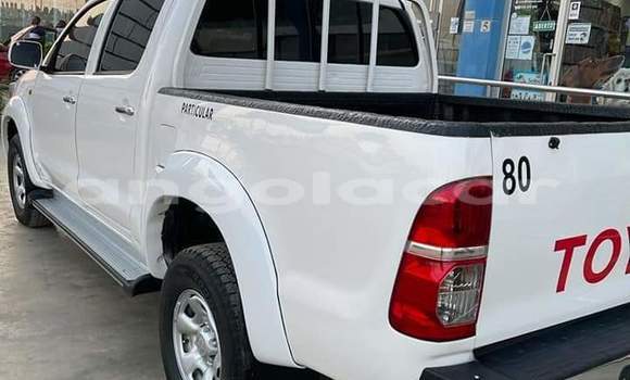 Comprar Usado Toyota Hilux Branco Carro em Luena em Moxico