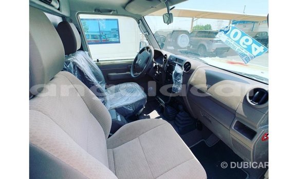 Comprar Importar Toyota Land Cruiser Branco Carro em Import - Dubai em Bengo Province Comprar Importar Toyota Land Cruiser Branco Carro em Import - Dubai em Bengo Province