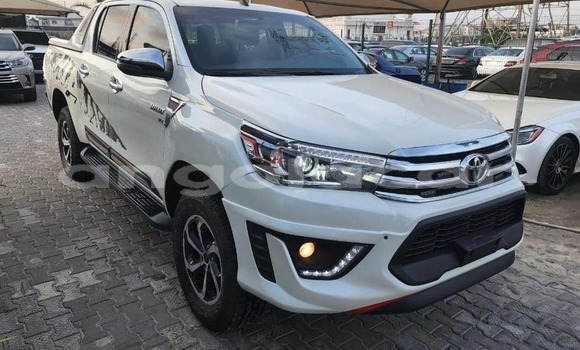 Comprar Usado Toyota Hilux Branco Carro em Luanda em Luanda Province