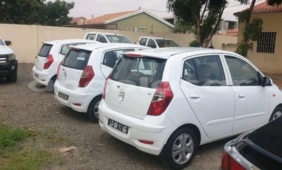 Comprar Usado Hyundai i10 Branco Carro em Luanda em Luanda Province Comprar Usado Hyundai i10 Branco Carro em Luanda em Luanda Province