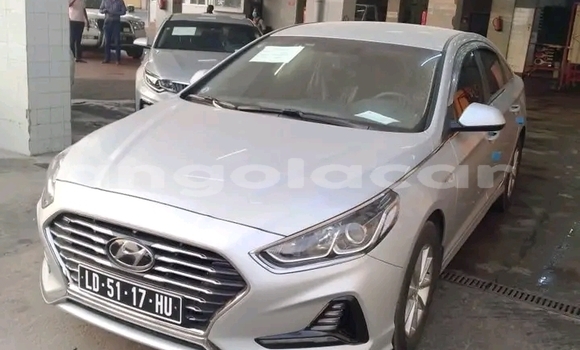 Buy Used Hyundai Sonata White Car in Luanda in Luanda Province Buy Used Hyundai Sonata White Car in Luanda in Luanda Province