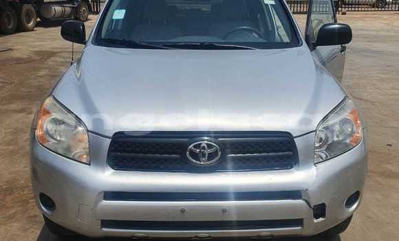Comprar Usado Toyota RAV4 Prata Carro em Luanda em Luanda Province