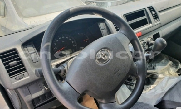 Buy Used Toyota HiAce White Truck in Luena in Moxico Buy Used Toyota HiAce White Truck in Luena in Moxico