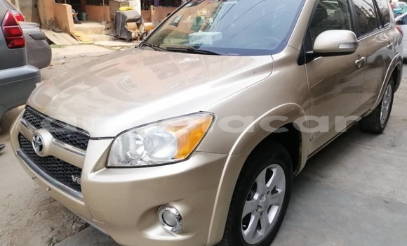 Acheter Occasion Voiture Toyota RAV4 Gris à Luanda, Province de Luanda Acheter Occasion Voiture Toyota RAV4 Gris à Luanda, Province de Luanda