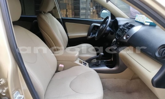 Acheter Occasion Voiture Toyota RAV4 Gris à Luanda, Province de Luanda Acheter Occasion Voiture Toyota RAV4 Gris à Luanda, Province de Luanda