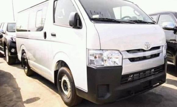 Buy Used Toyota Hiace White Car in Luanda in Luanda Province Buy Used Toyota Hiace White Car in Luanda in Luanda Province