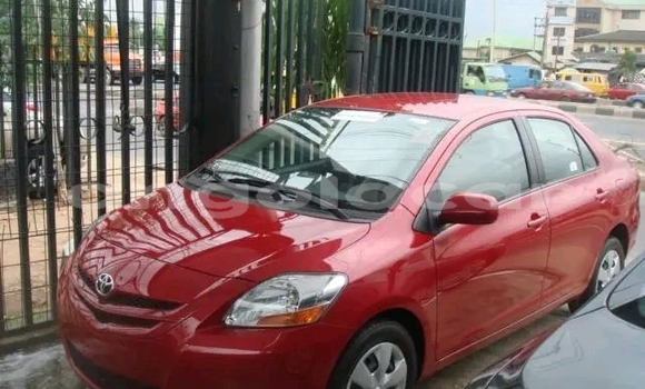 Comprar Usado Toyota Yaris Vermelho Carro em Luanda em Luanda Province