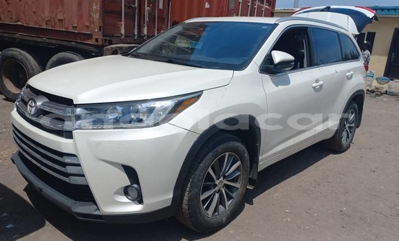 Comprar Usado Toyota Highlander Branco Carro em Luanda em Luanda Province