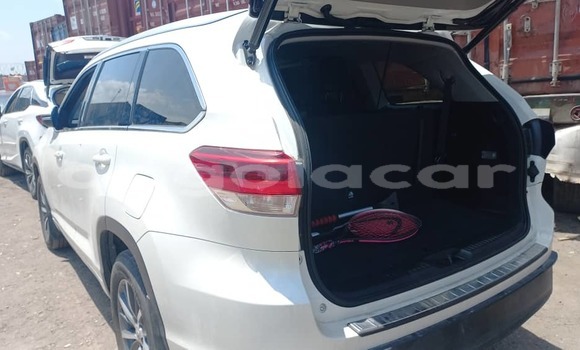 Buy Used Toyota Highlander White Car in Luanda in Luanda Province Buy Used Toyota Highlander White Car in Luanda in Luanda Province